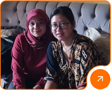 Komputer Kak Lativa dengan Ibu Anita.